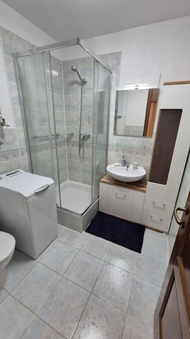 Lovely Old Town Apartment Братислава Екстер'єр фото